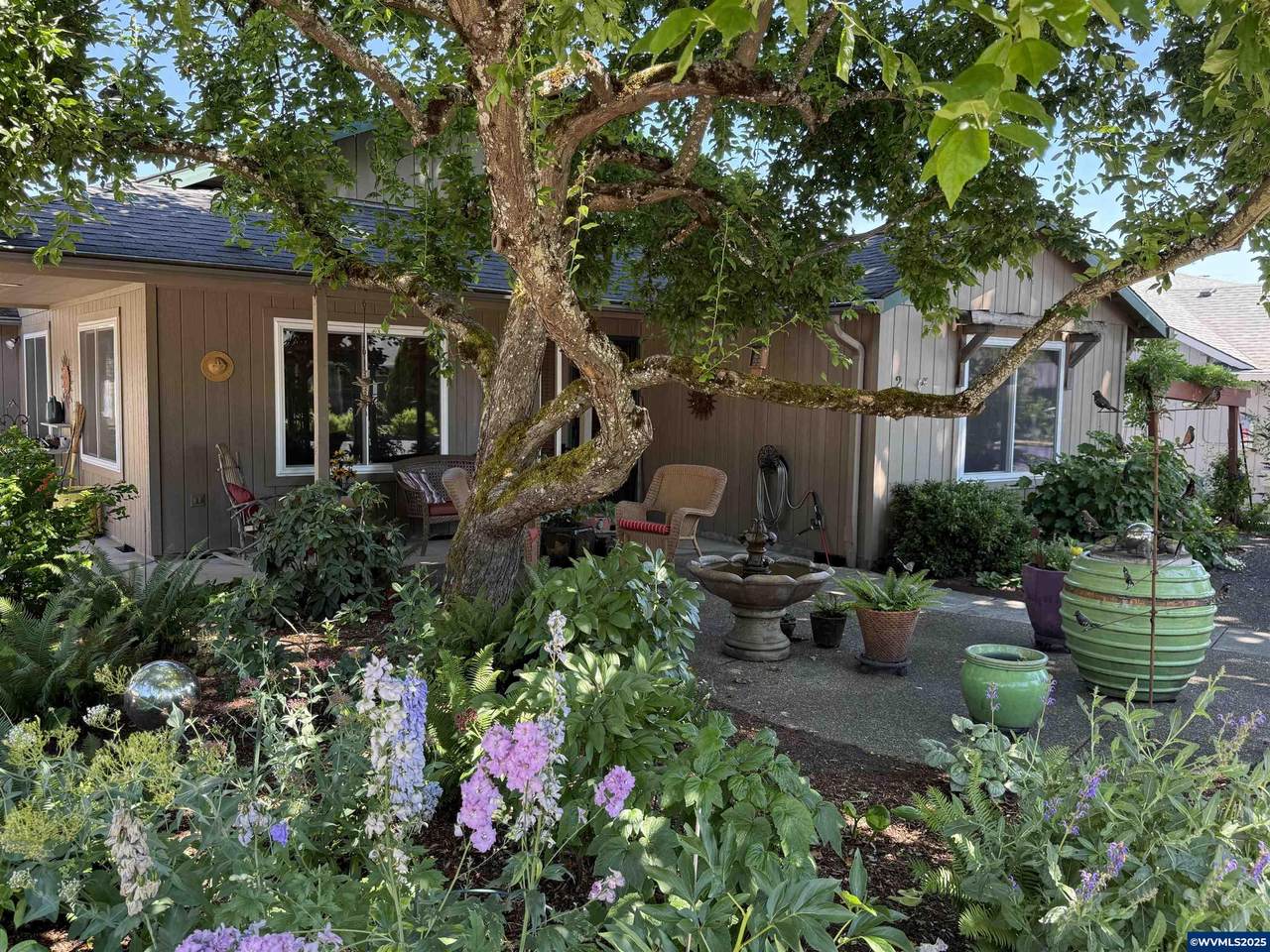 210 2nd St - Photo 1