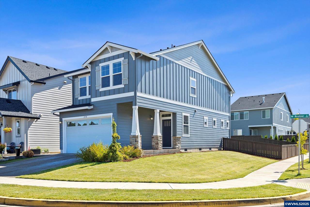 2598 Meadows Dr - Photo 1