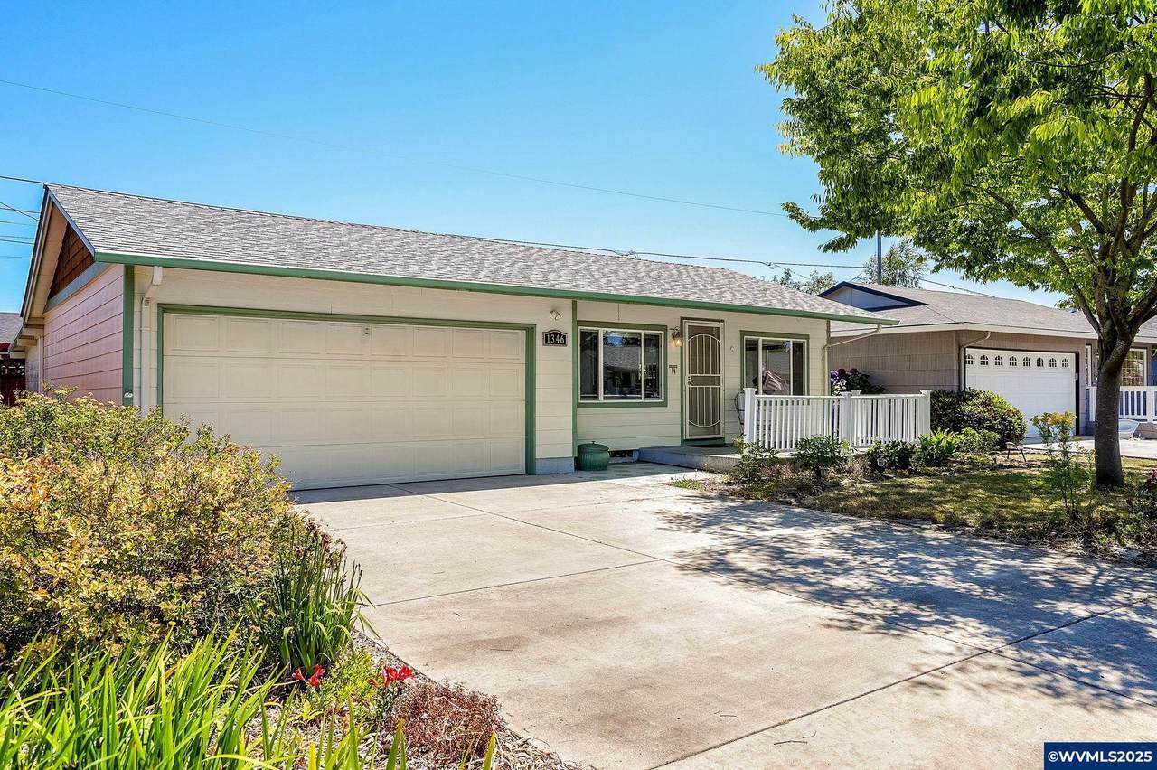 1346 Princeton Rd - Photo 1