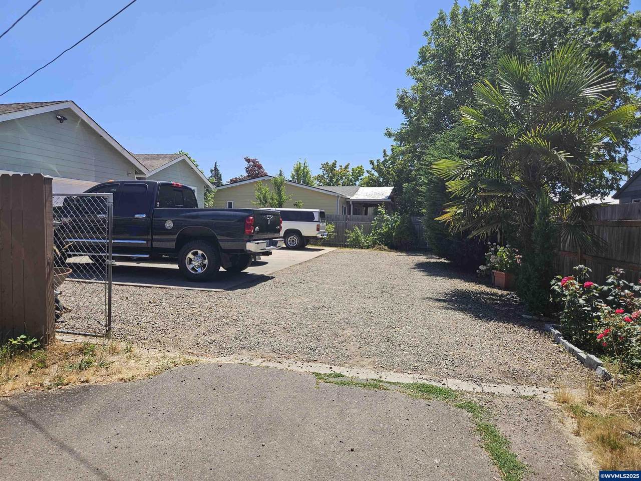 738 Oscar Ln - Photo 1