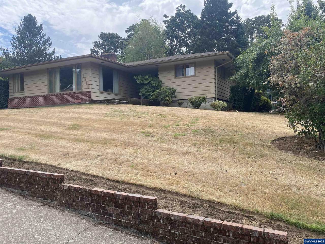 1260 Acacia Dr - Photo 1