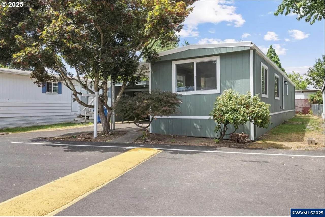193 Broadmore - Photo 1