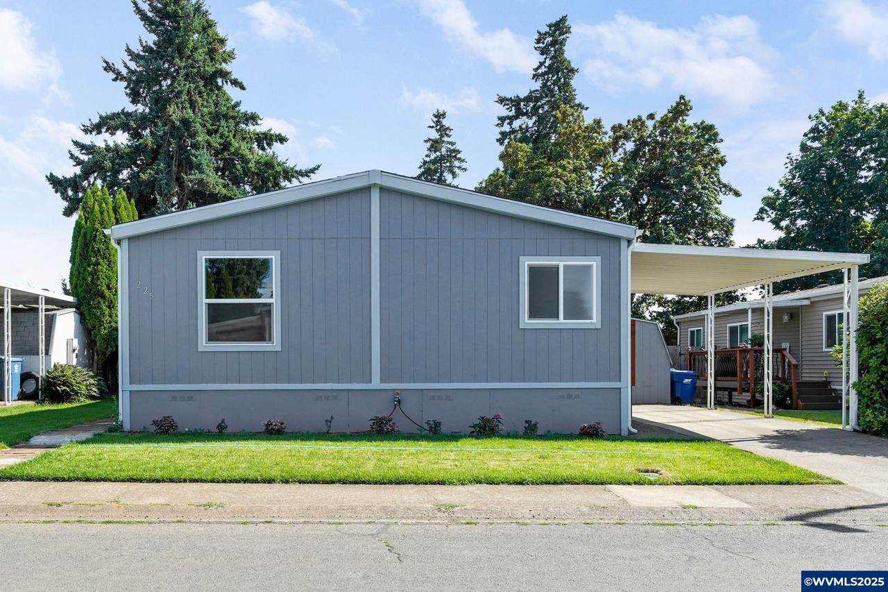 225 Evergreen - Photo 1