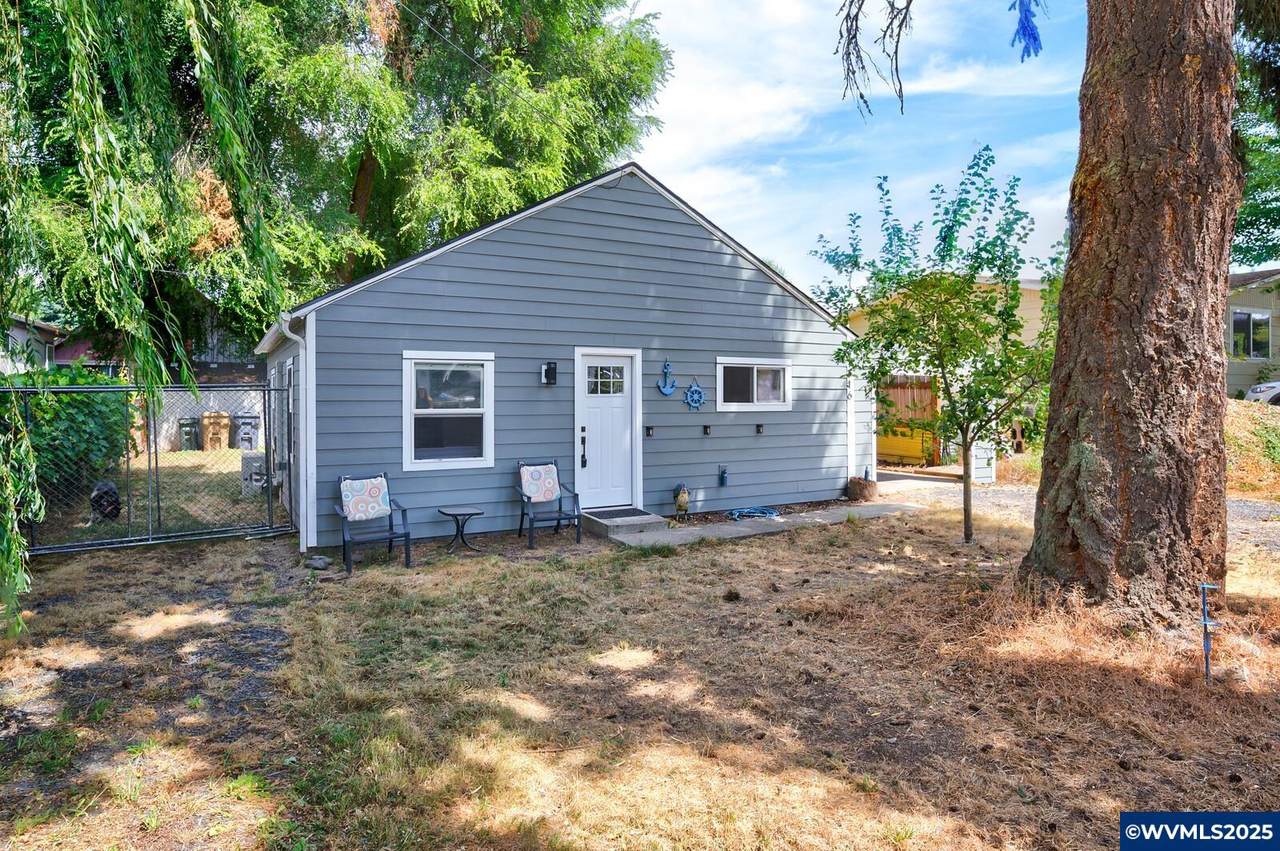 1116 Poplar St - Photo 1