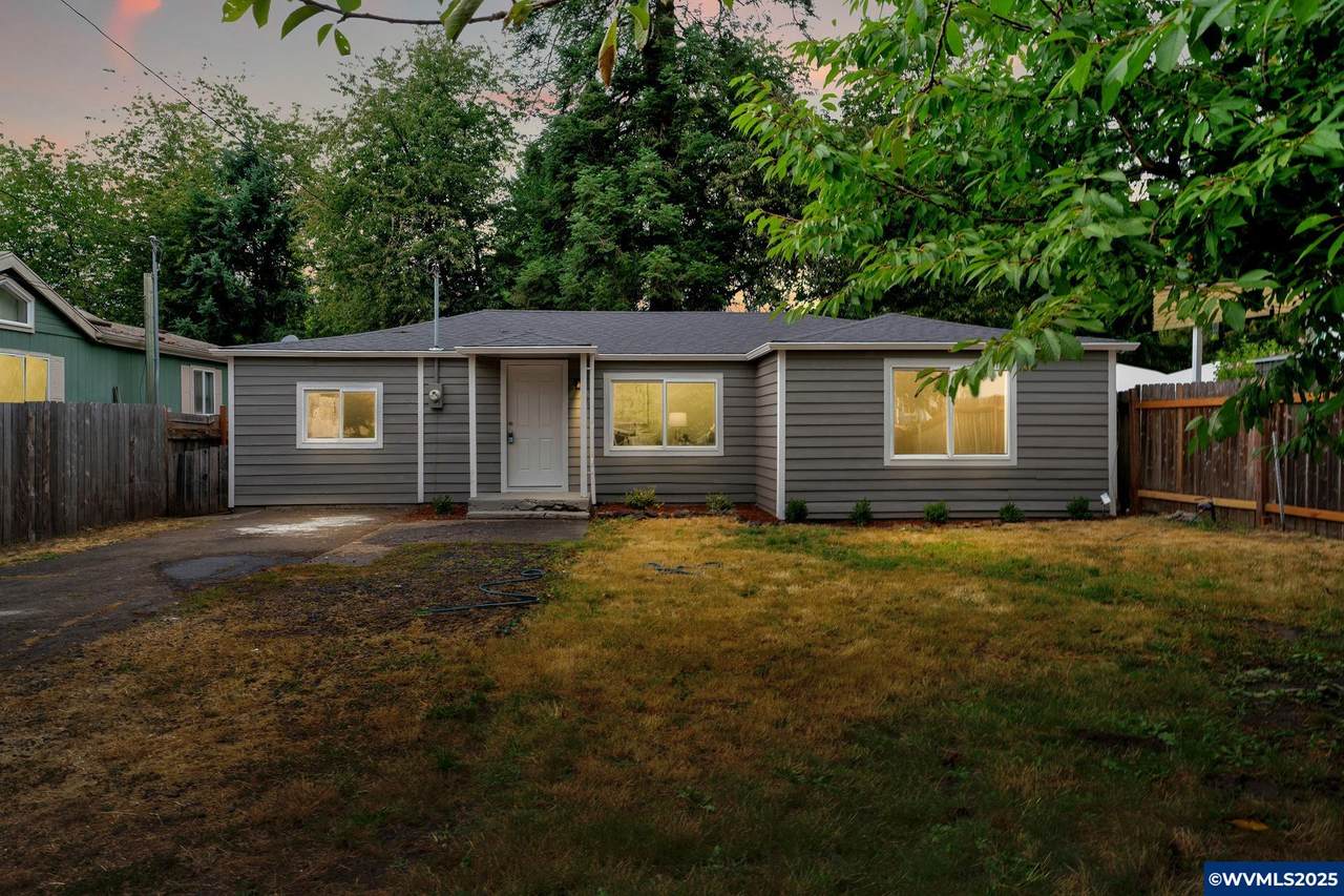 1330 Hawthorne St - Photo 1