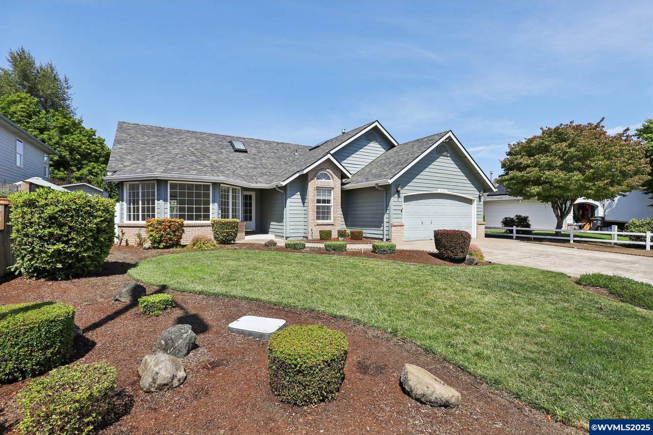 4729 Jade St - Photo 1