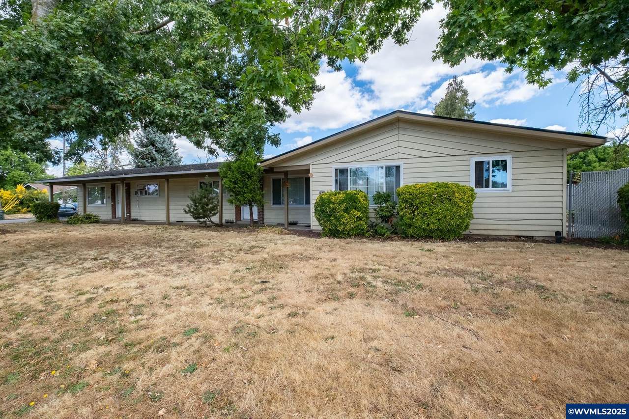 2870 Lancaster - Photo 1