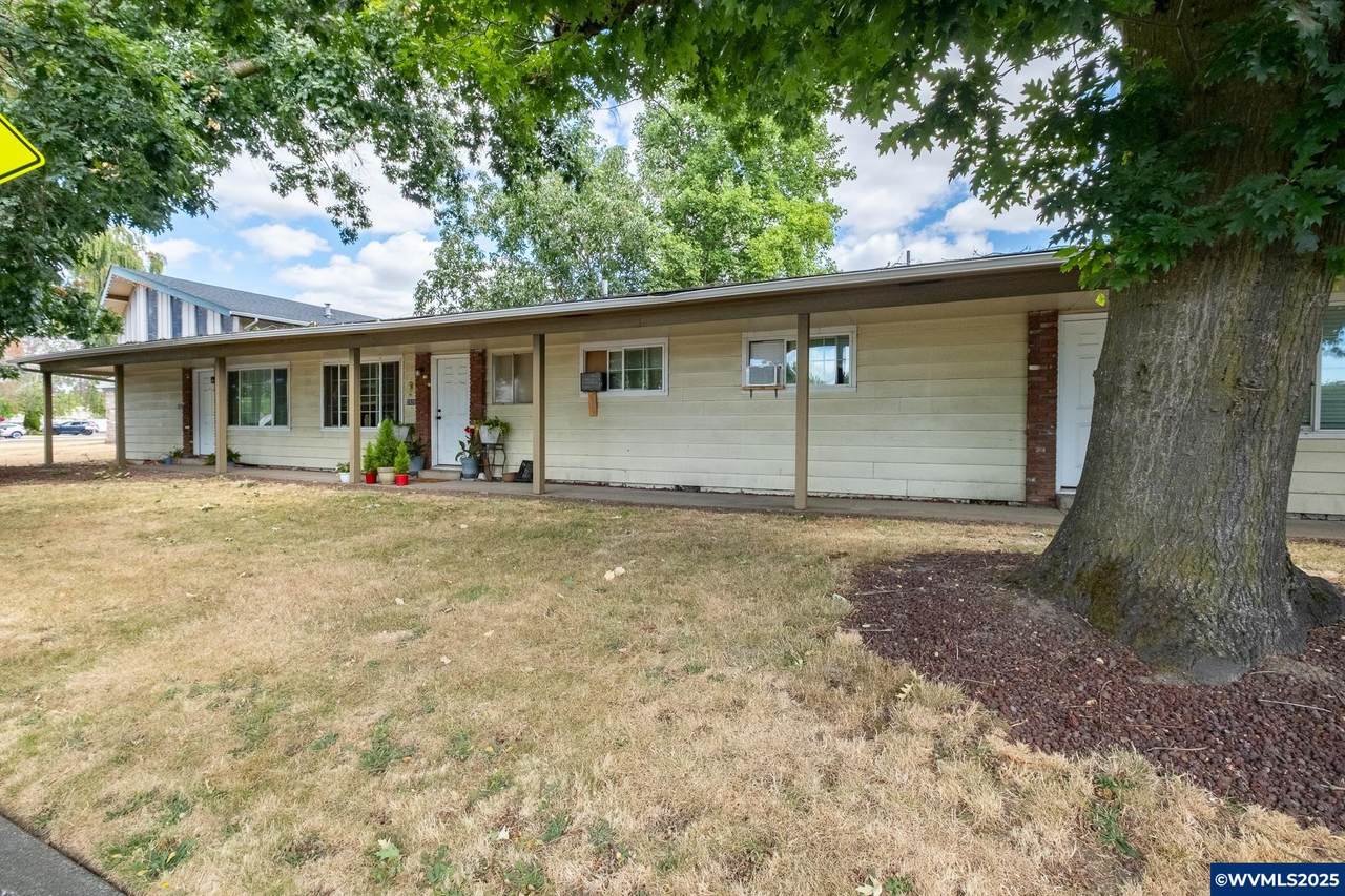 2910 Lancaster - Photo 1