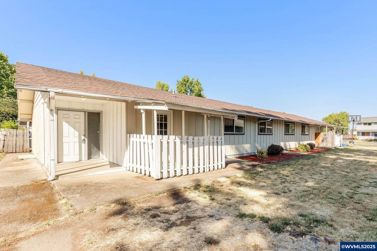 1720 Division Street & 1679 Nw Highland Drive - Photo 1