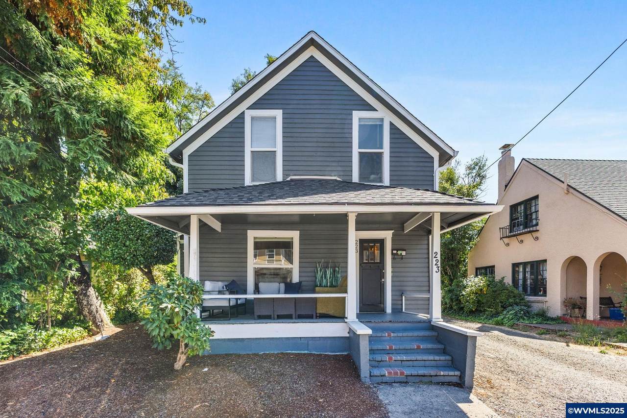 223 15th St - Photo 1