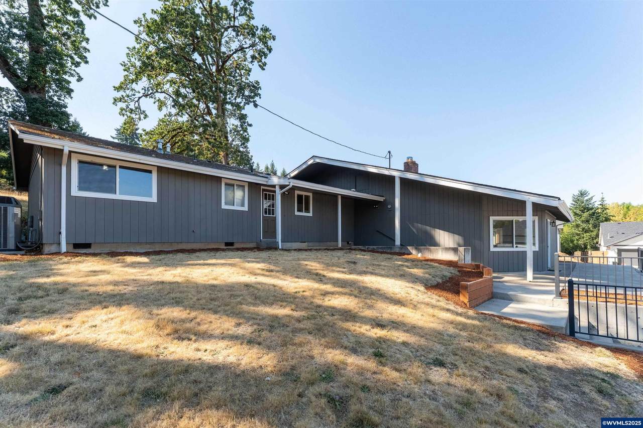 990 Pippa Ln - Photo 1