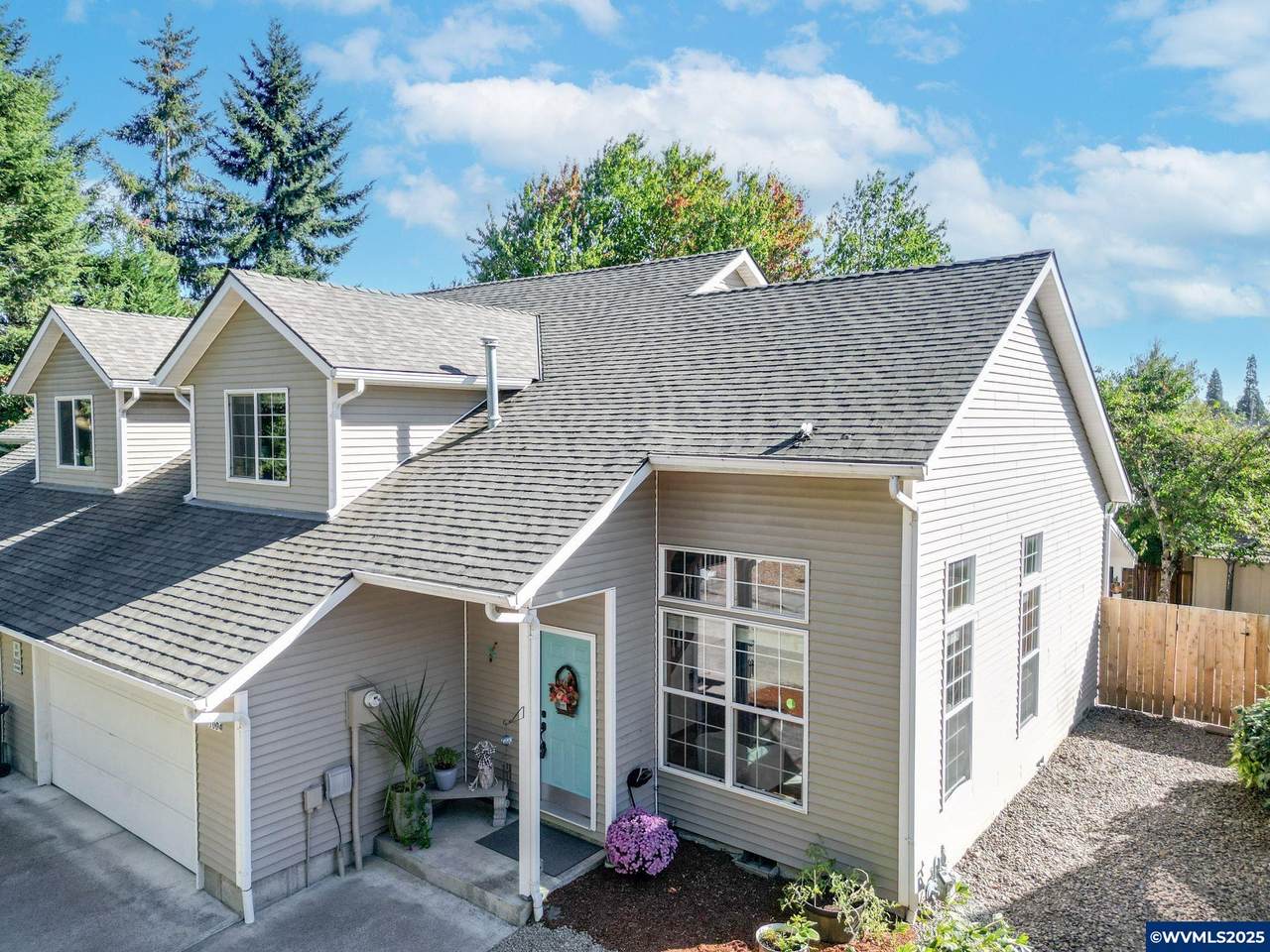 1004 Lakewood Dr - Photo 1