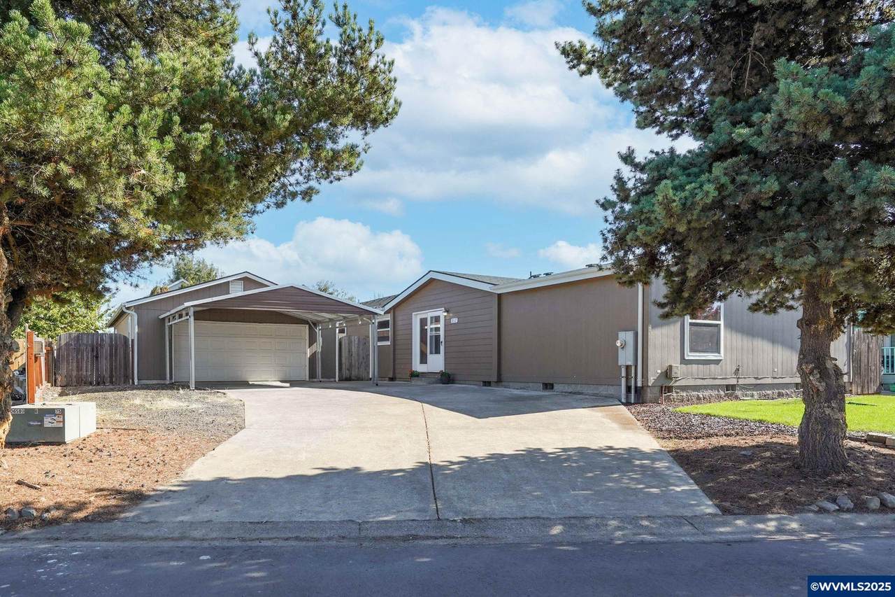 917 Luke St - Photo 1