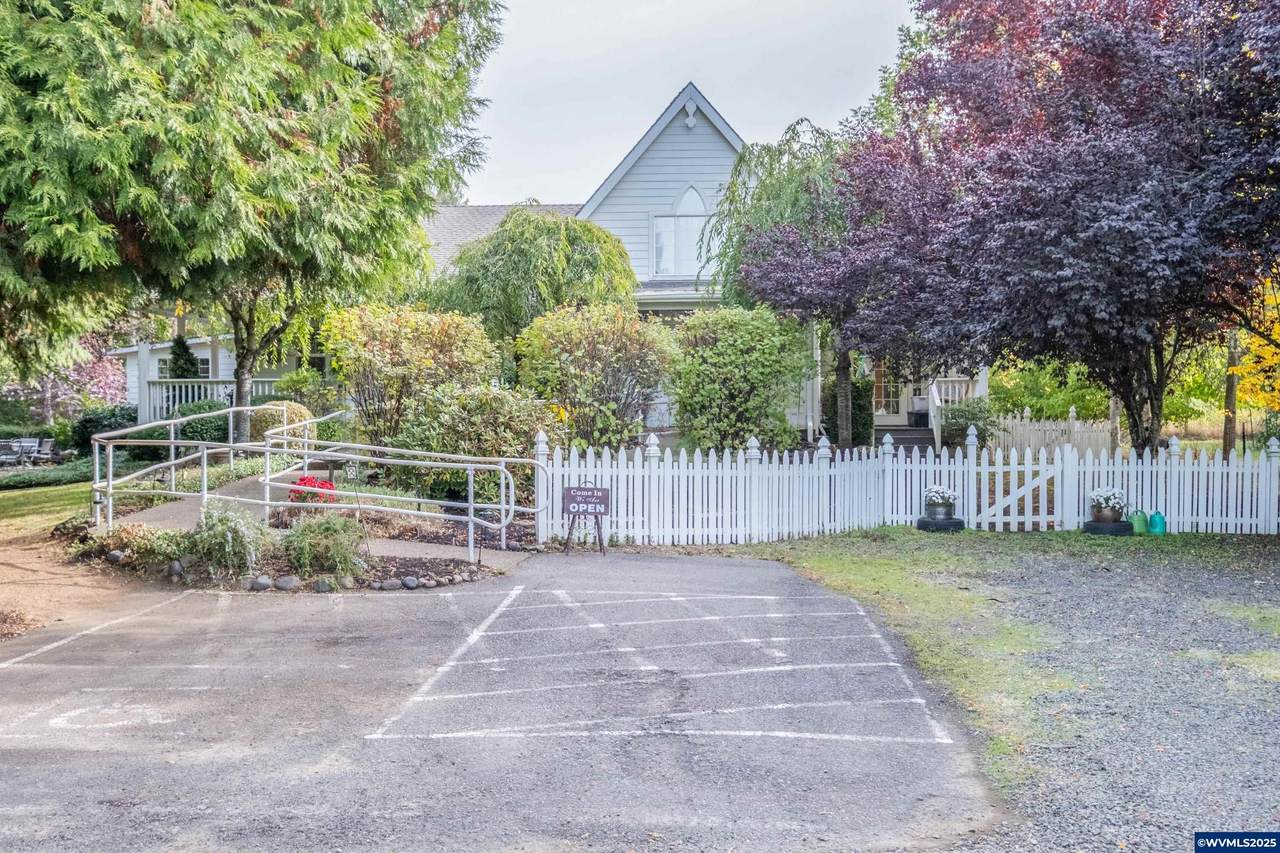 209 Templeton - Photo 1