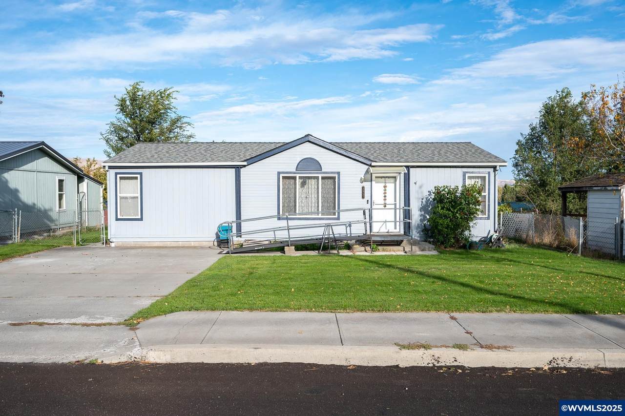 2957 10th St - Photo 1