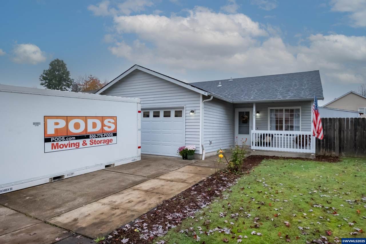 761 Hyacinth St - Photo 1