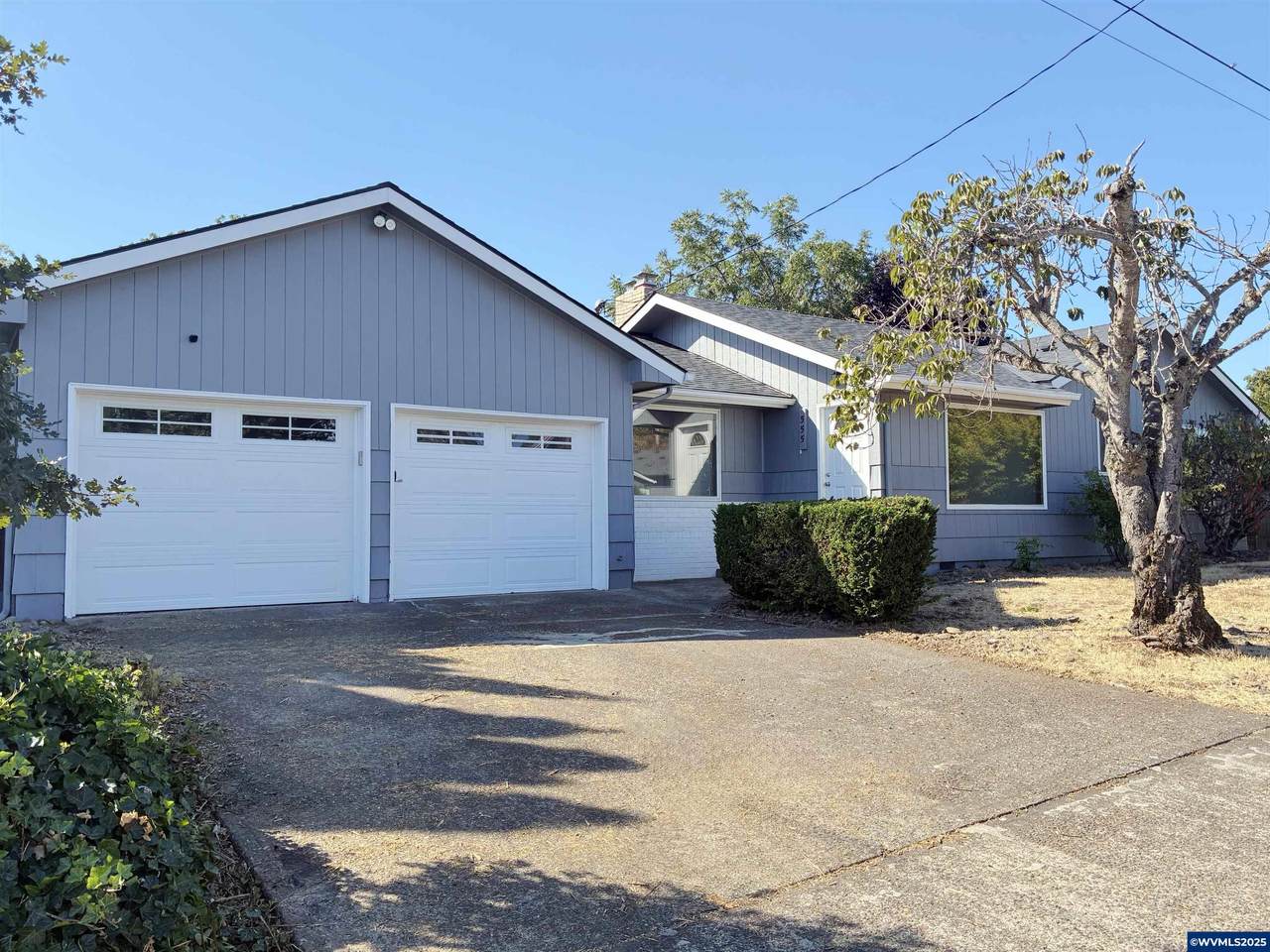 555 West Hills Wy - Photo 1