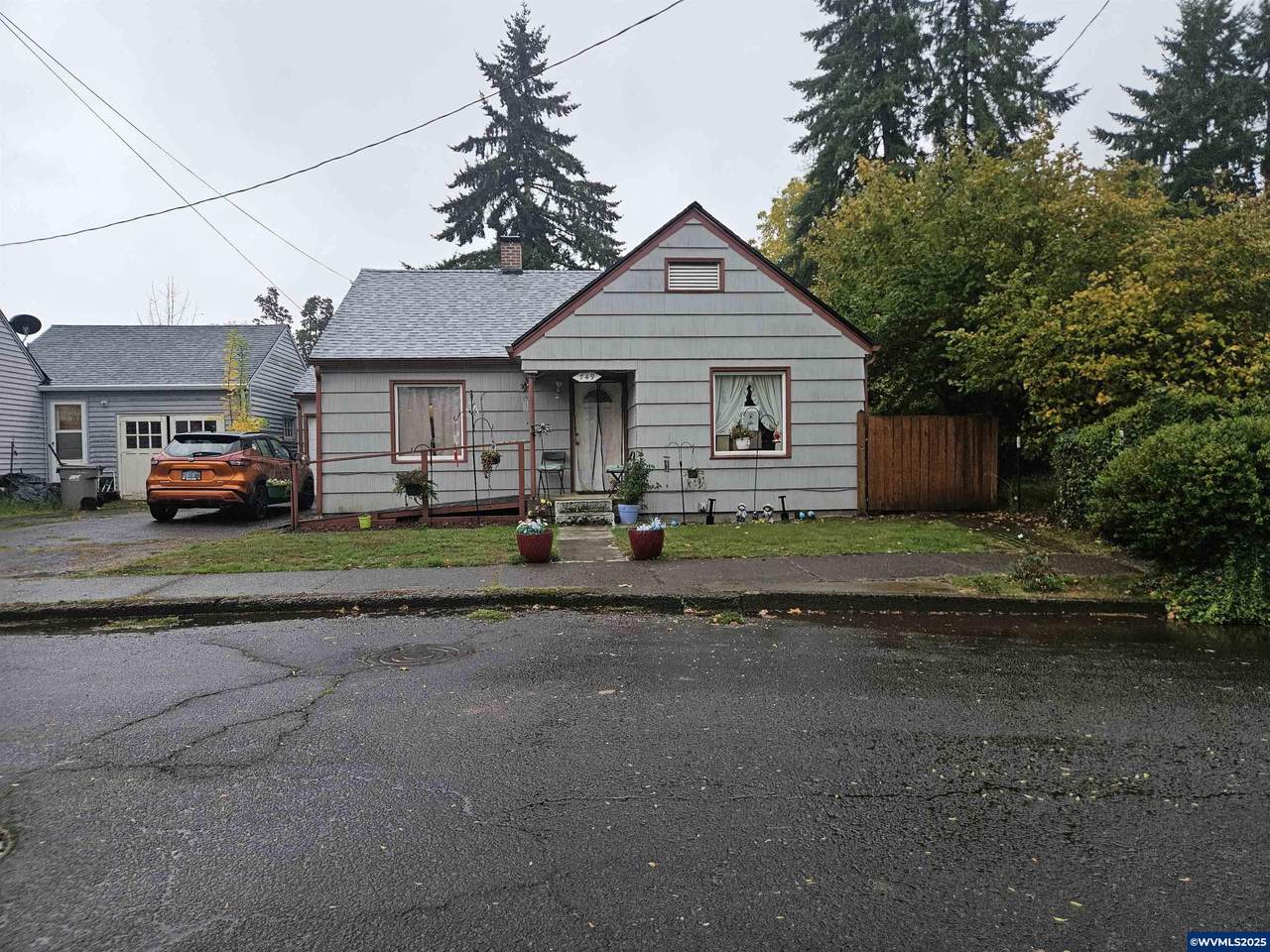 749 Washington St - Photo 1