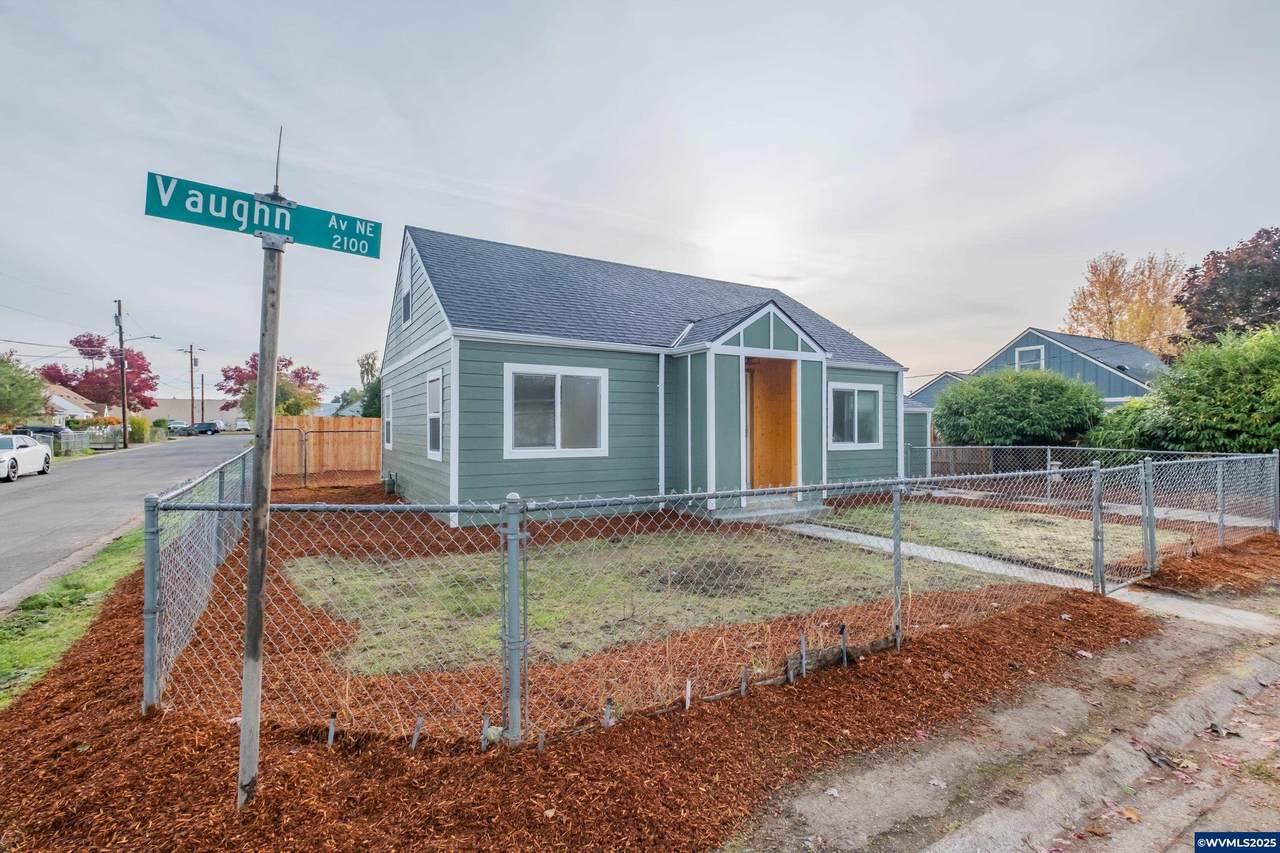 2194 Vaughn Av - Photo 1