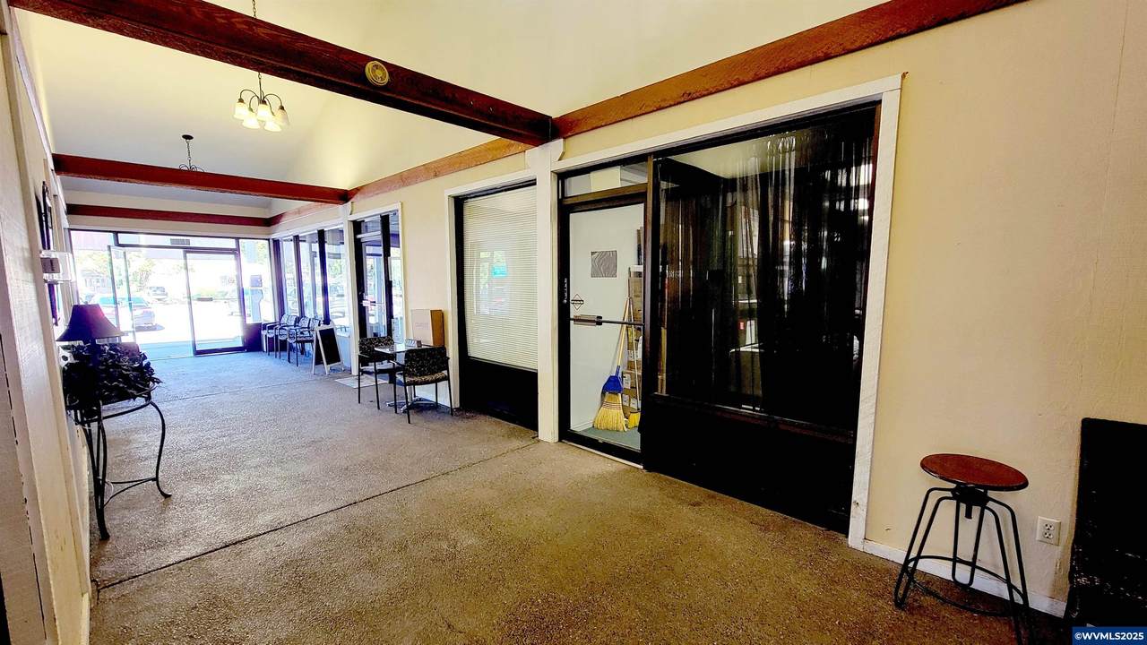 4861 Lancaster (A) - Photo 1