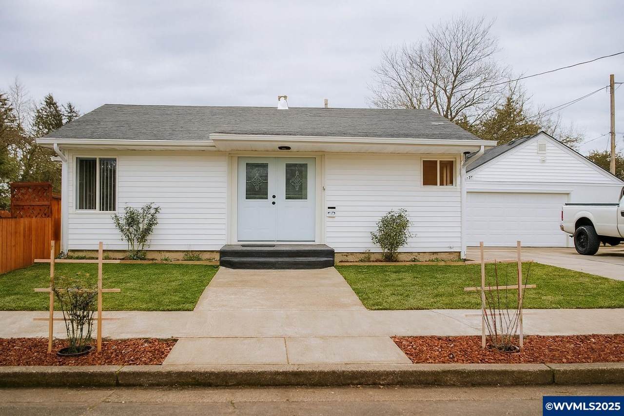 913 6th Av - Photo 1