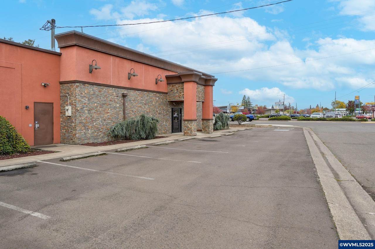 626 Queen (B) - Photo 1