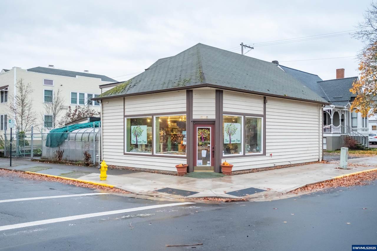 305 Washington - Photo 1