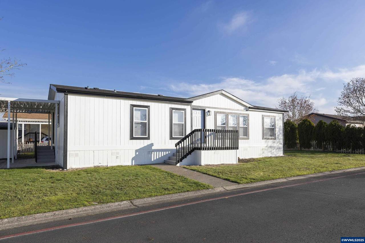 911 York (#82) - Photo 1