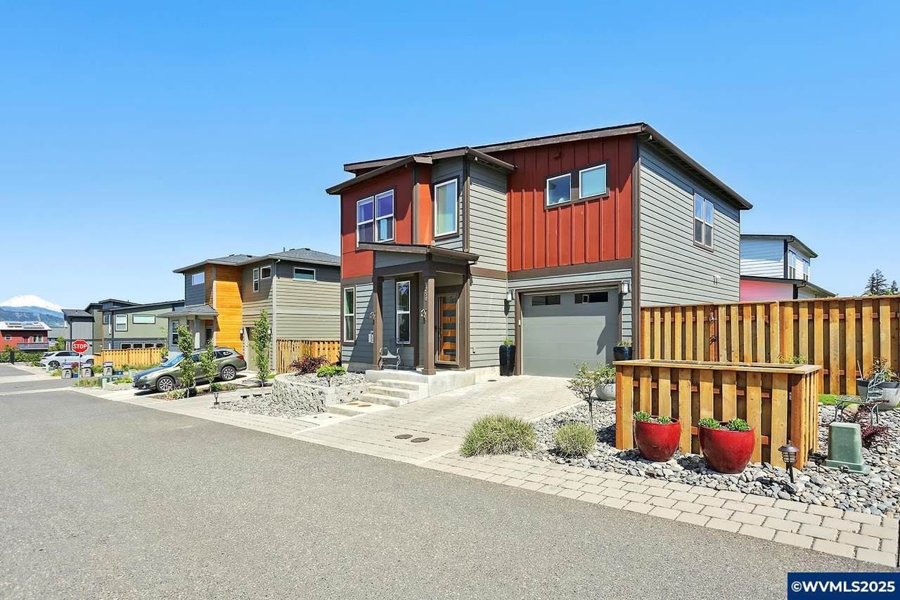 1250 29th St - Photo 1