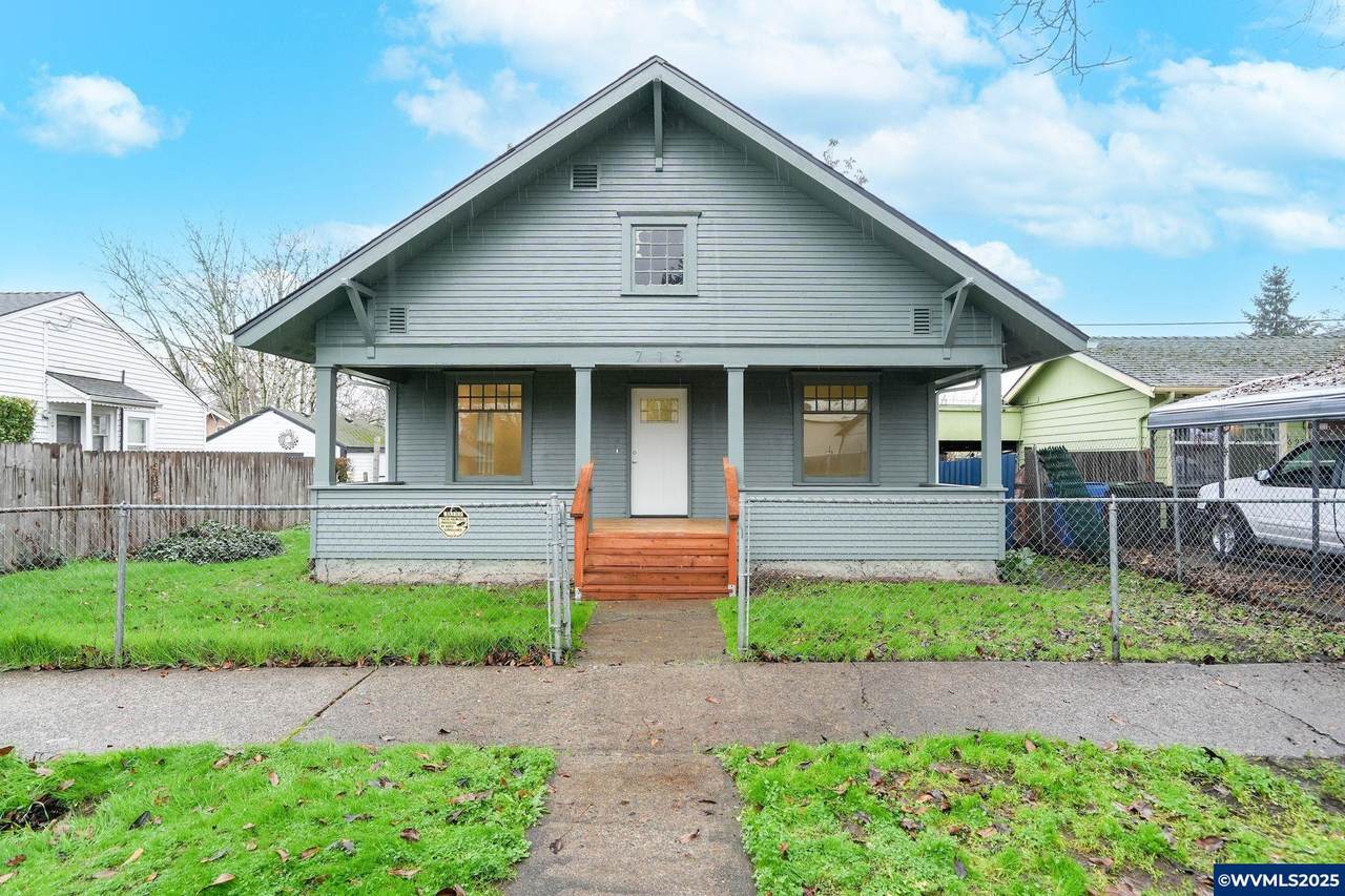 715 19th St - Photo 1