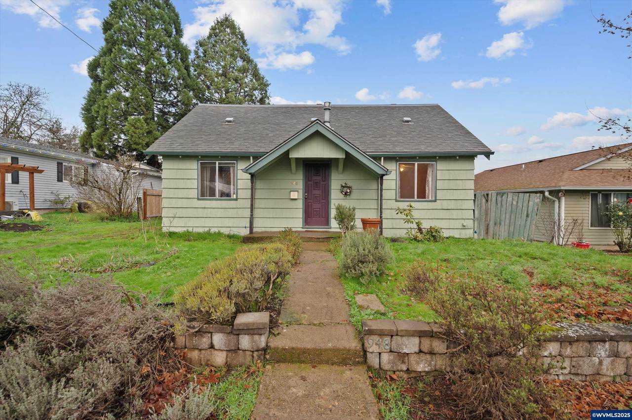 948 Maple St - Photo 1