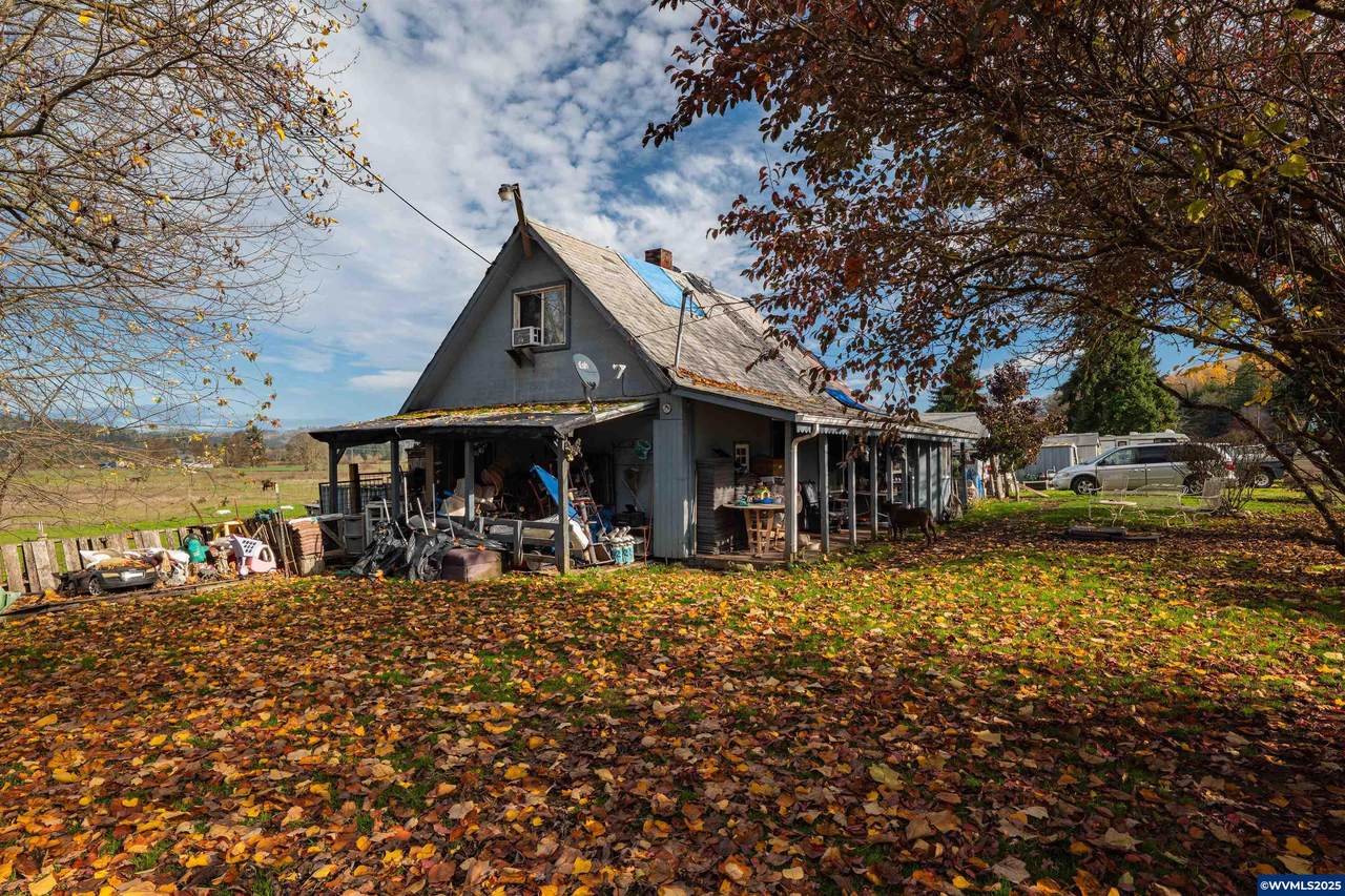 1715 Cascade Dr - Photo 1