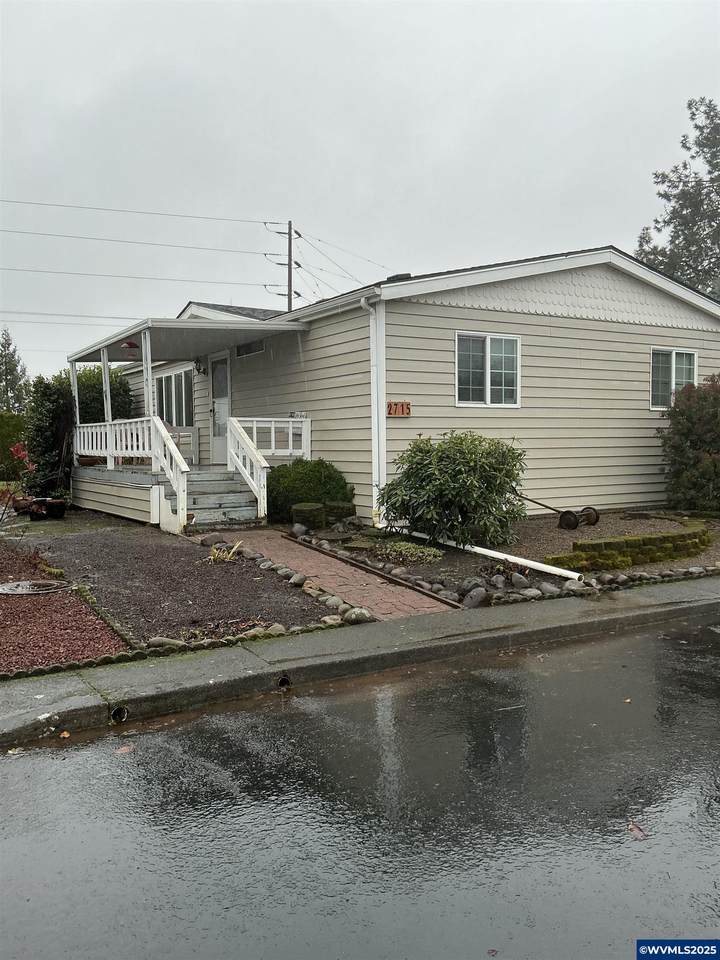 2715 Oakland - Photo 1