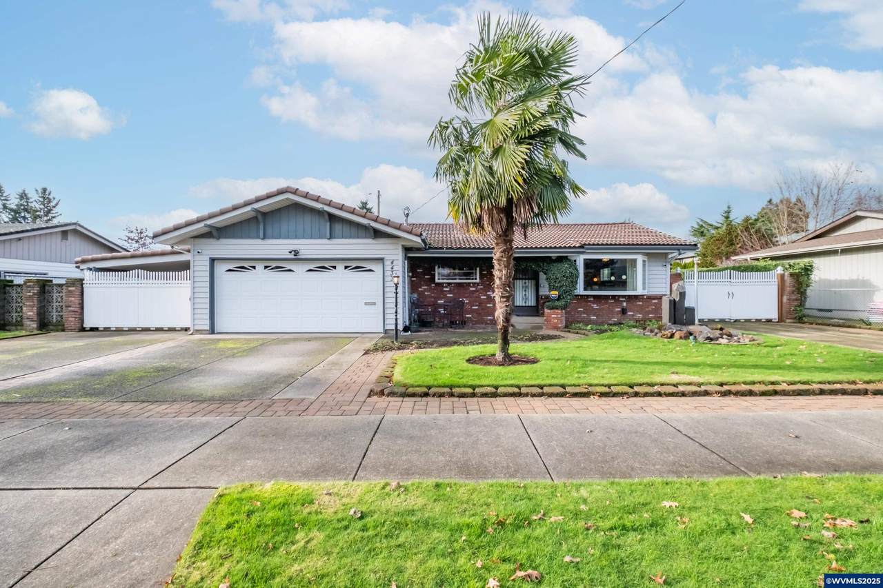 4433 41st Av - Photo 1