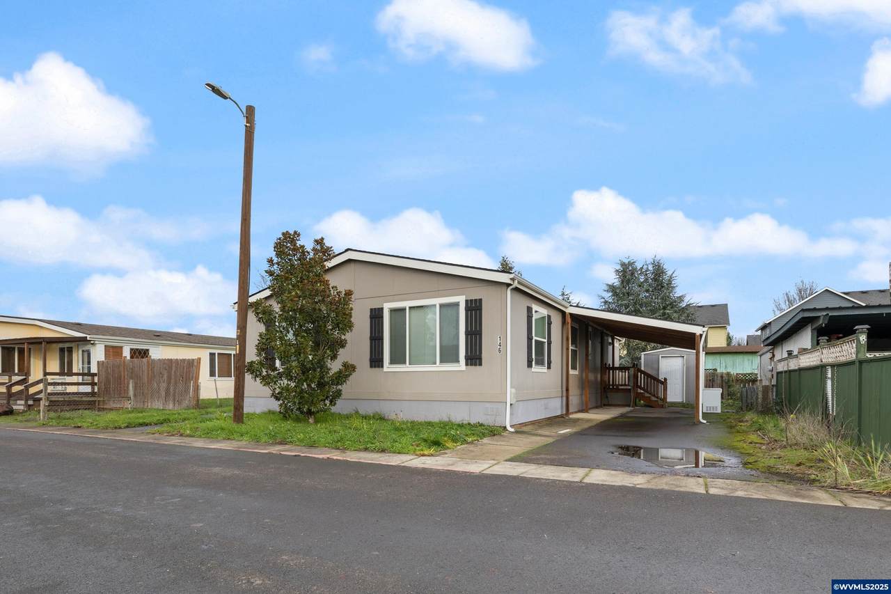 151 Edwards (#146) - Photo 1