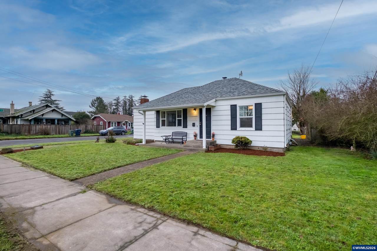 590 Monmouth St - Photo 1