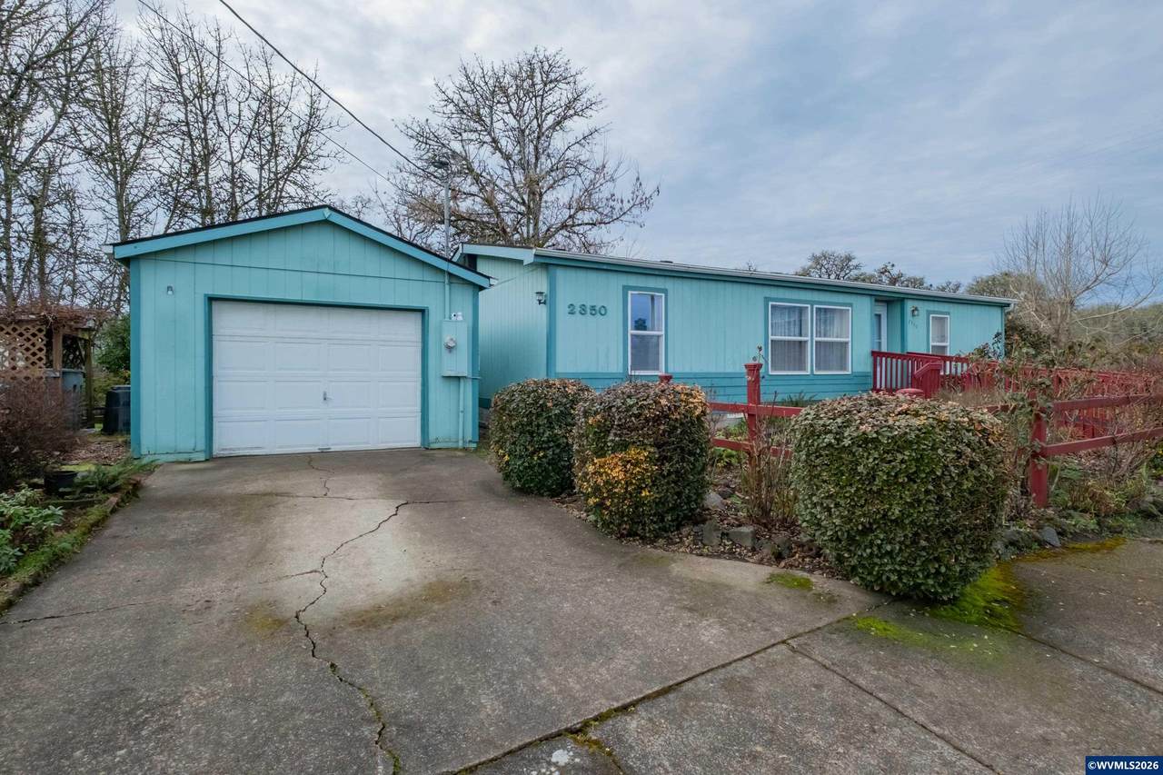 2350 Green St - Photo 1