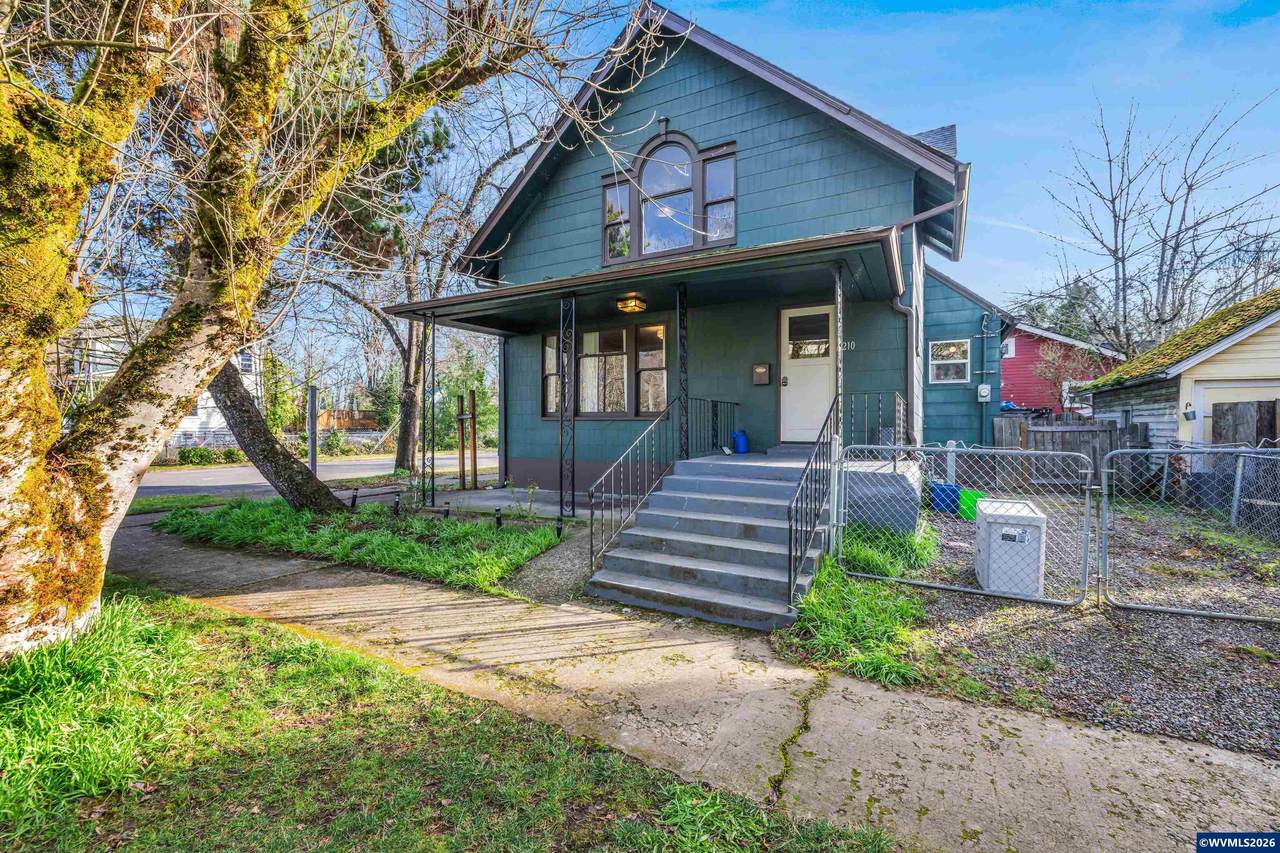 210 19th St - Photo 1