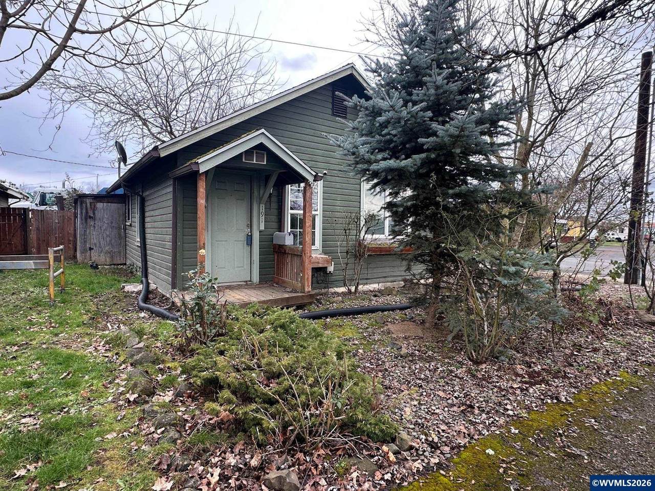 191 Catron - Photo 1