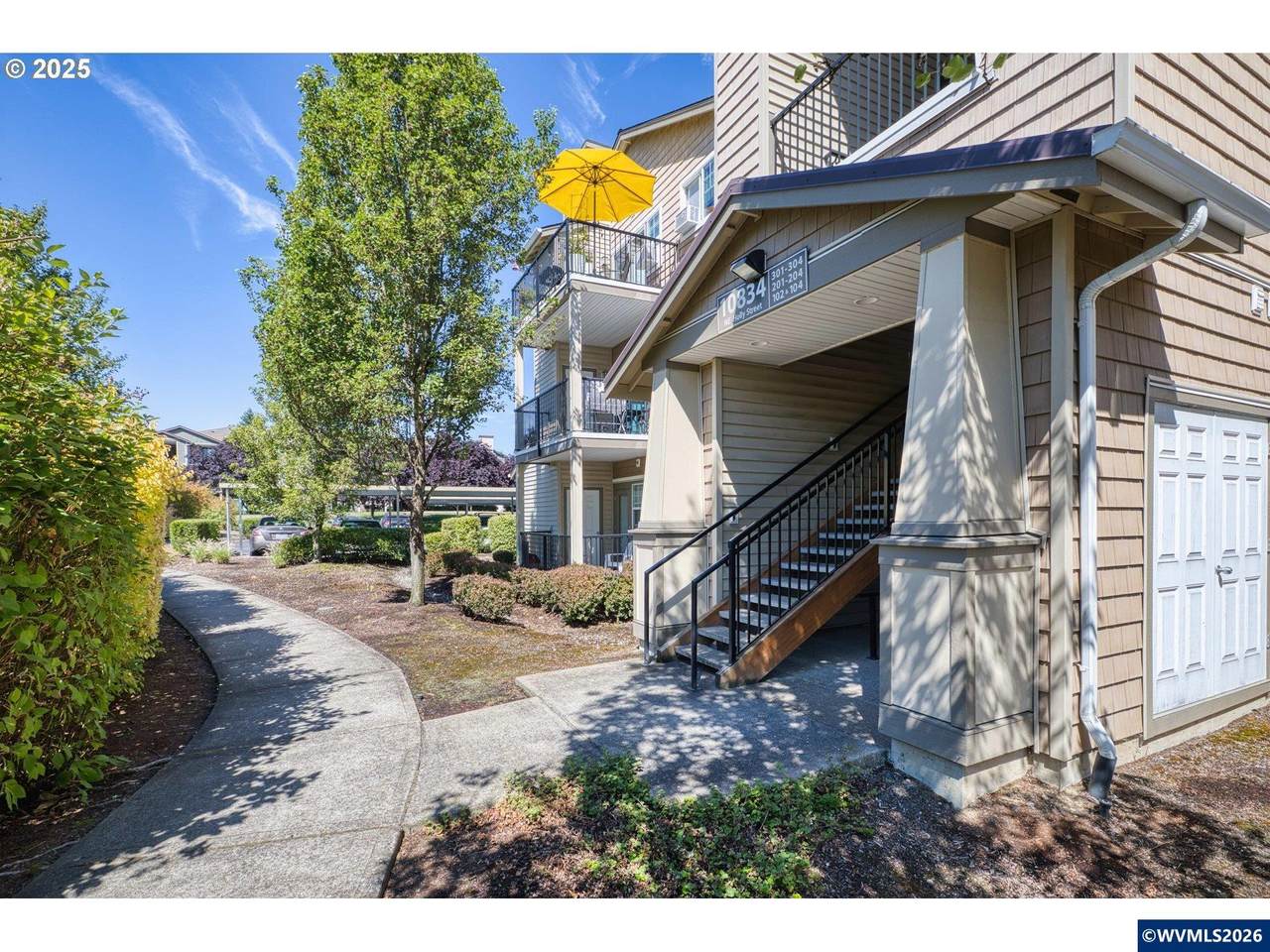 10834 Holly St - Photo 1