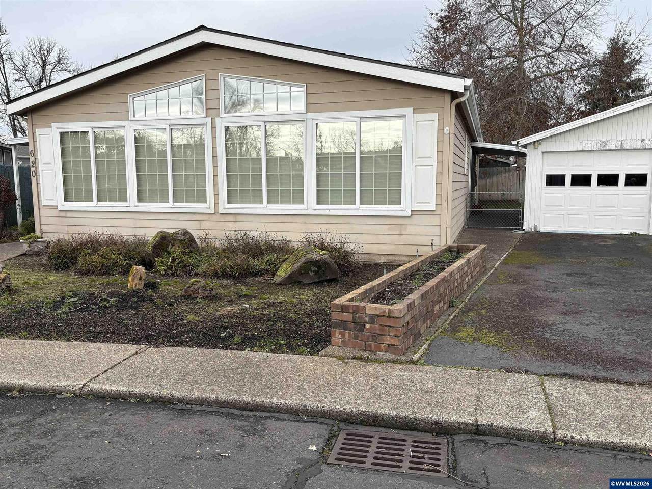 3100 Turner (620) - Photo 1