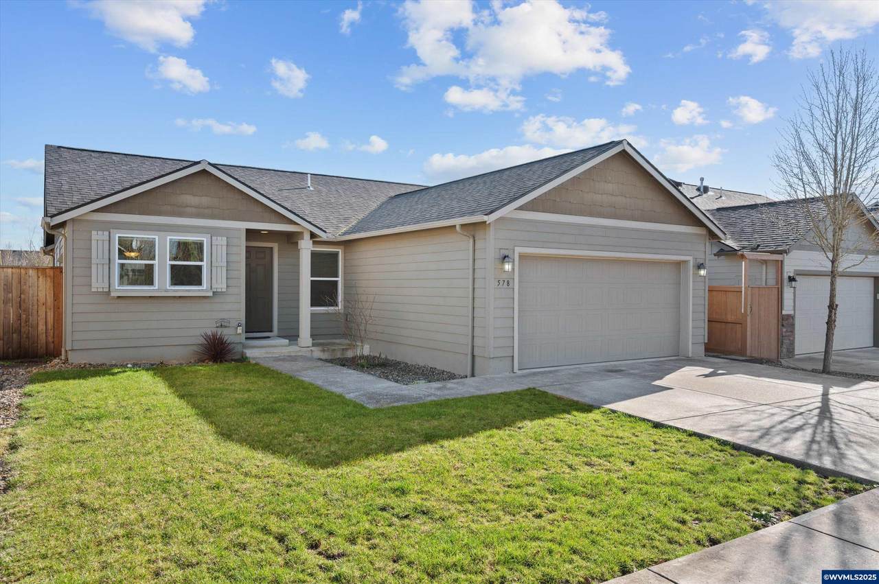 578 Lines St - Photo 1