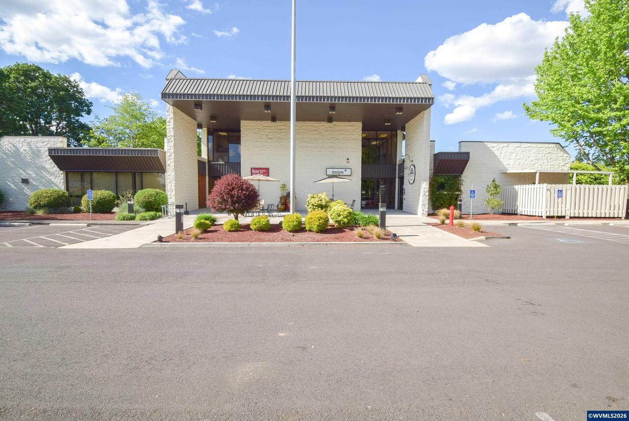 1900 Hines (215) - Photo 1