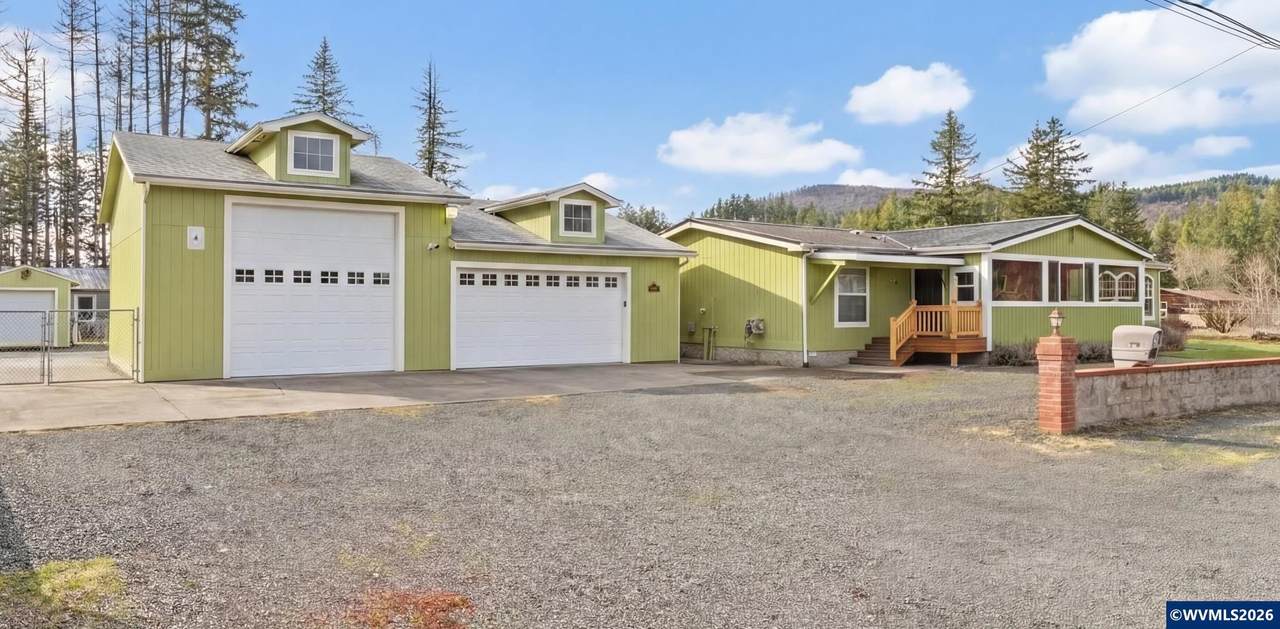 128 Louisa St - Photo 1