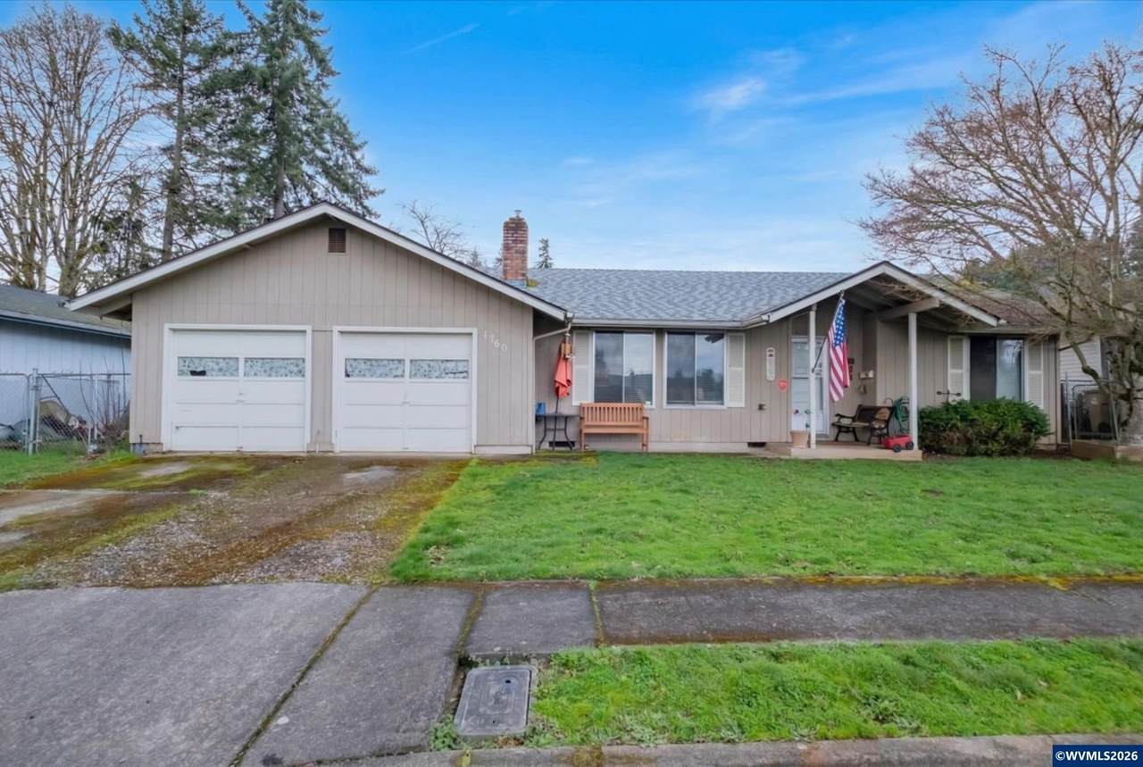 1360 Sunset Ln - Photo 1