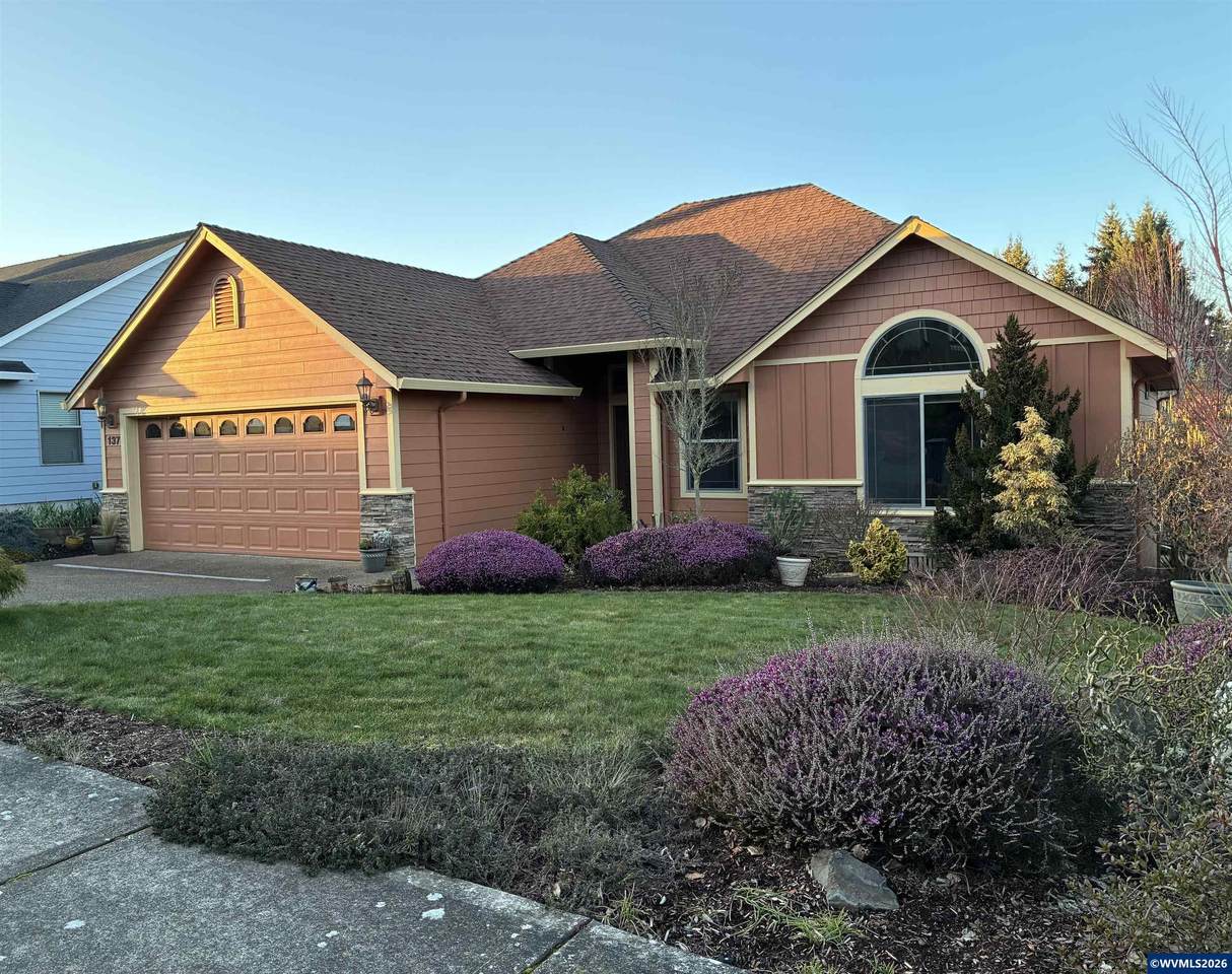 137 Miranda Av - Photo 1