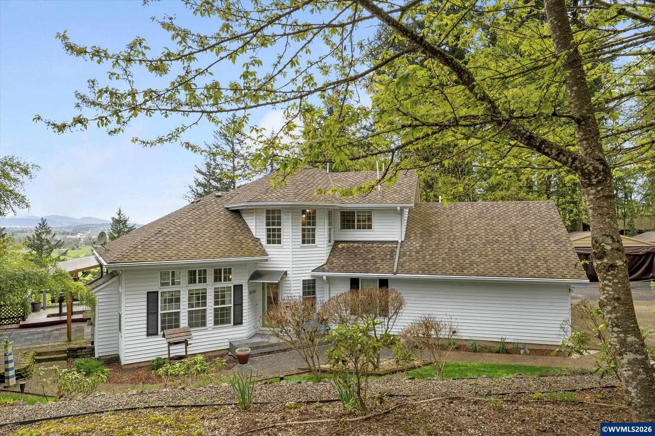 1290 Linnwood Dr - Photo 1