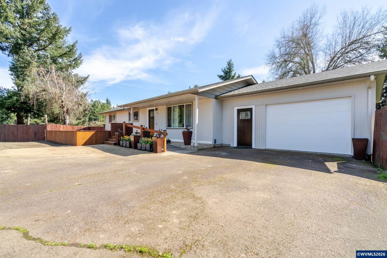 656 East Thornton Lake Dr - Photo 1
