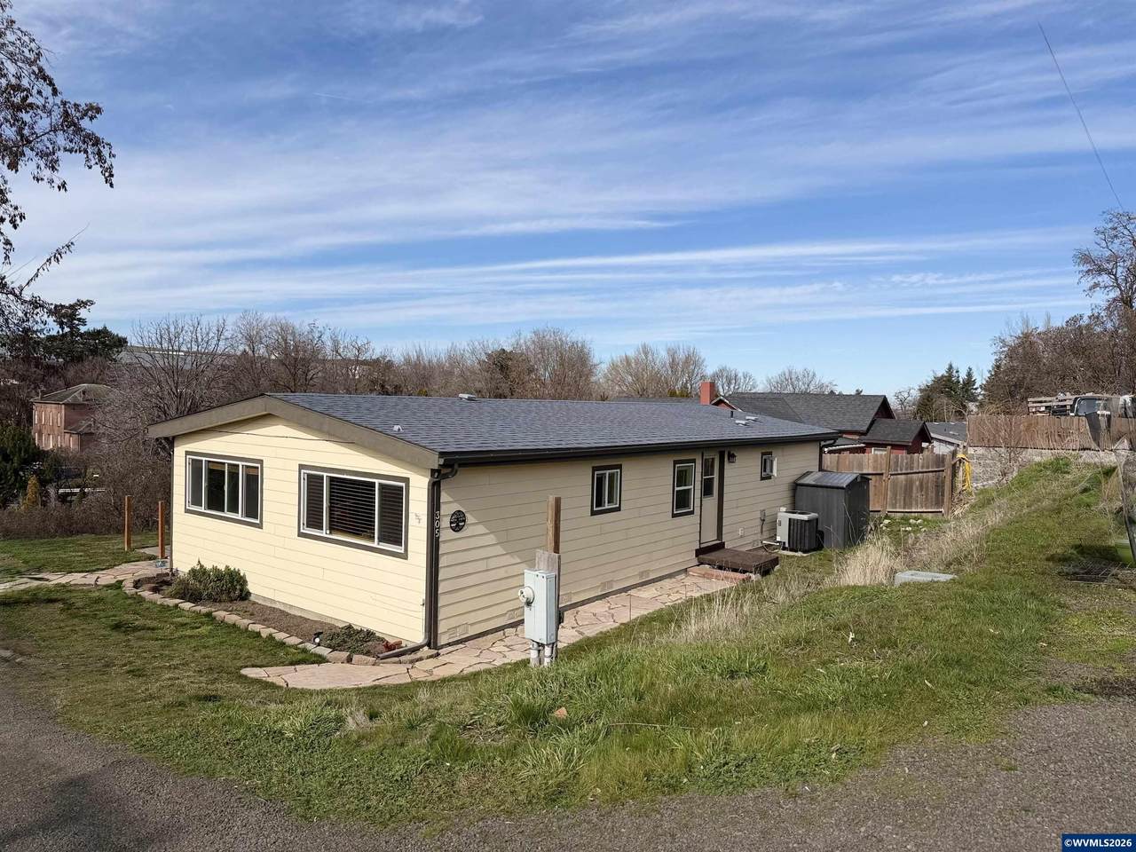 305 Broad St - Photo 1