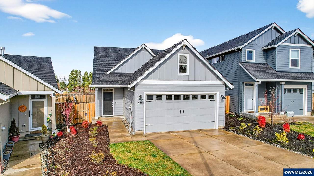 872 Laurel Pl - Photo 1